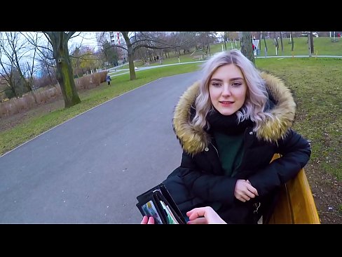 ❤️ Gleypir heitt ásamt ókunnugra fyrir peninga - blástur í garðinum eftir Evu Elfie ️❌ Endaþarmsmyndband hjá okkur ❌❤